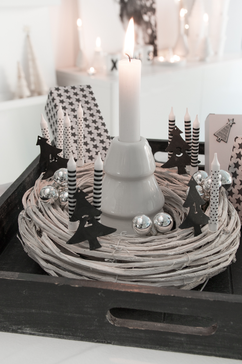 Kerzenleuchter-Tannenbaum-Weiß-Punkte-Streifen-Idee-Kerzen-Kerzenschein-Inspiration-Adventskranz-Alternative-Advent-hygge-Weihnachten